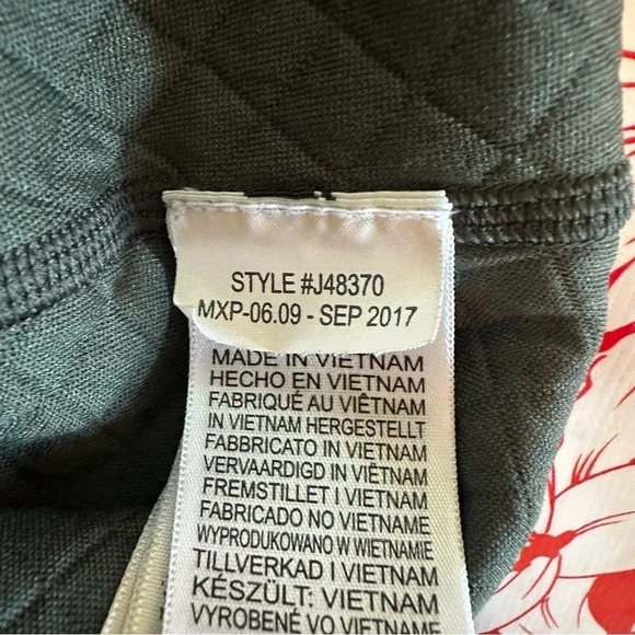 Marmot Annie crocodile color Quilted cowl neck pullover - Picture 8 of 10